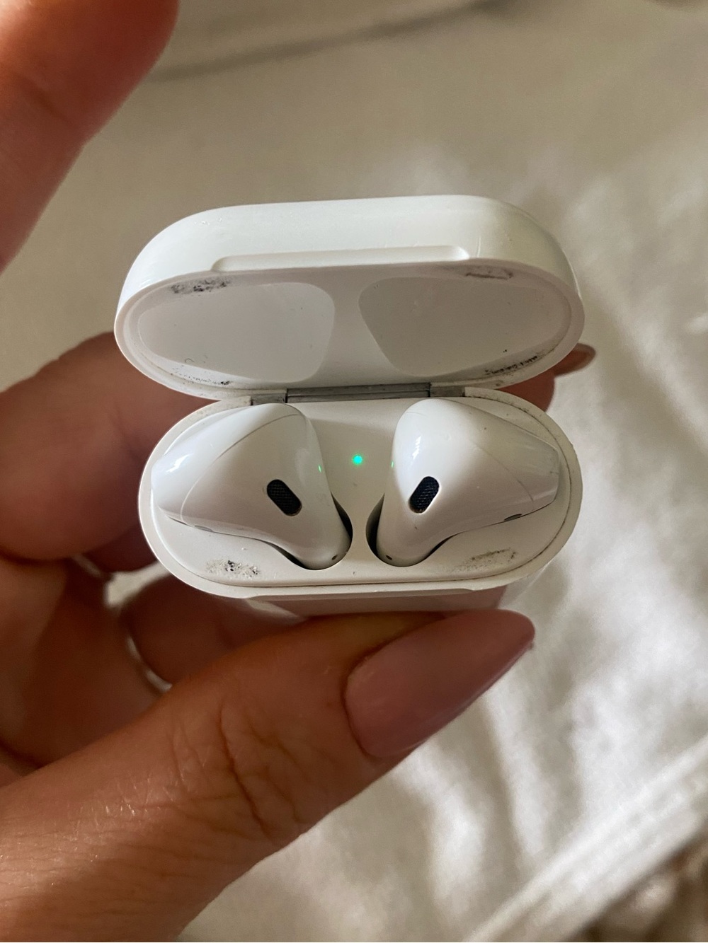 Apple AirPods Wireless White Earbuds with Compact Charging Case